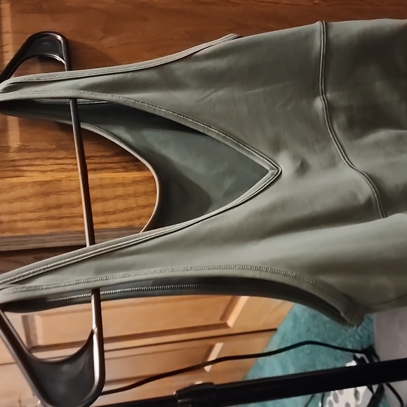 🍋Lululemon Everlux Power Pivot tank - Picture 3 of 4